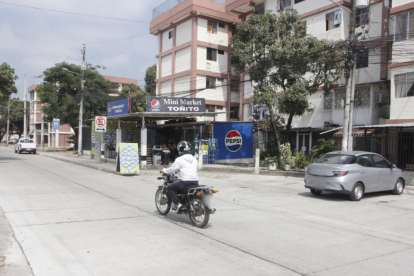 Agentes de Criminalística recolectaron evidencias en el lugar del ataque.