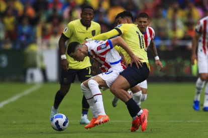Ecuador empató 0-0 ante Paraguay en el primer duelo de las eliminatorias al mundial 2026.