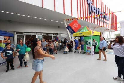 Las familias del sector disfrutan ahora de la conveniencia de comprar todo en un solo lugar.
