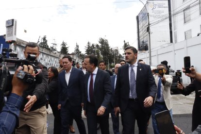 Los alcaldes de Quito, Guayaquil y Cuenca ingresan a reunión con el Gobierno por visita de Marco Rubio a Ecuador.
