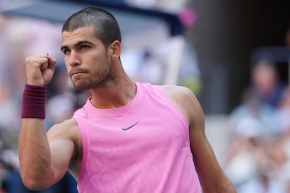 Carlos Alcaraz celebra su pase a semifinales del US Open 2025 tras vencer a Jiri Lehecka.