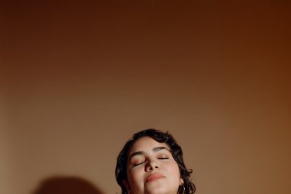 Belén ha participado en obras de teatro, aunque su verdadera pasión es hacer reír. Ha participado en stand-up comedy fuera y dentro del país.