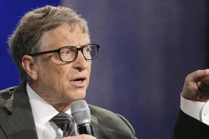 Bill Gates señala que la programación, la biología y la energía seguirán requiriendo juicio humano.