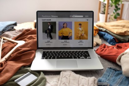 El auge de las compras en línea sigue transformando el sector minorista.