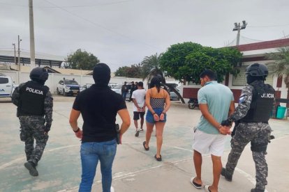 Una venezolana y dos ecuatorianos están detenidos por el asesinato de dos hermanos en Santa Elena.