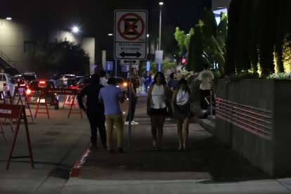 Así lucían los exteriores de la plaza donde se ubican al menos dos discotecas en Samborondón.