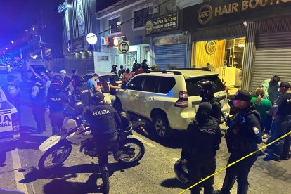 La escena del crimen fue acordonada por la Policía.