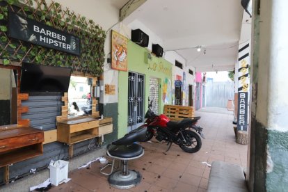 En esta peluquería del centro de Guayaquil ocurrió el ataque armado.