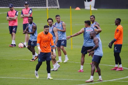 Hernán Galíndez se prepara para custodiar el arco de Ecuador ante Argentina.