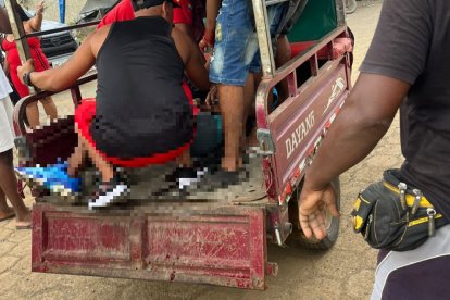 Una de las víctimas del tiroteo en Borbón fue trasladada en una tricimoto a una casa de salud, pero falleció en el camino.