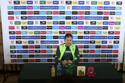 El seleccionador de Bolivia, Óscar Villegas, en la última rueda de prensa en La Paz.