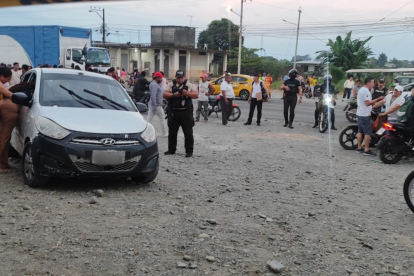 Los afectados estaban a bordo de este vehículo cuando fueron atacados.