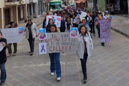 Los habitantes de Déleg hicieron una marcha pidiendo justicia.