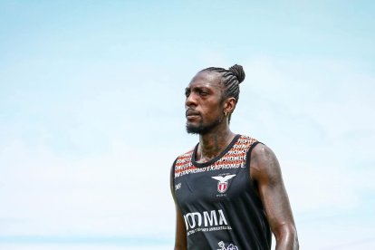 Miembros del equipo Exapromo Costa FC se reunieron tras el ataque armado ocurrido en un hostal de Manta, donde se encontraban hospedados varios jugadores. Giovanni Nazareno no fue una de las víctimas.