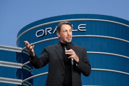 Larry Ellison, cofundador y presidente de Oracle, lidera la compañía hacia récords históricos.