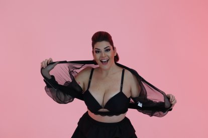 La Colo es presentadora en el programa Ídolo TV.