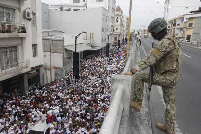 La marcha convocada por el Gobierno de Daniel Noboa estuvo organizada bajo el lema de paz y justicia.
