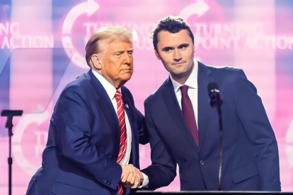 Charlie Kirk junto a Donald Trump, en una concentración del pasado.