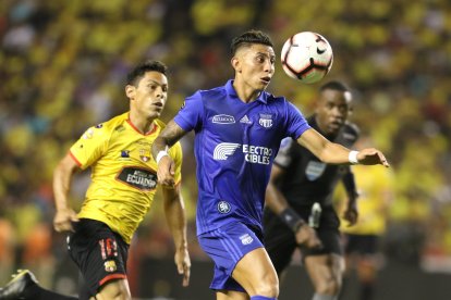 Emelec y Barcelona mantienen un historial muy parejo en el campeonato ecuatoriano de fútbol.