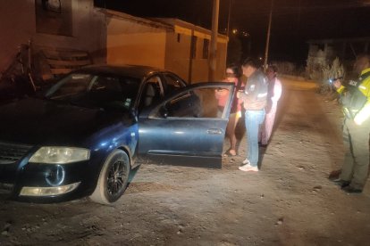 Vehículo reportado como robado fue recuperado durante el operativo.