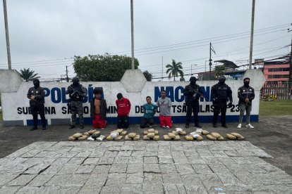 Cuatro hombres fueron detenidos por tráfico de drogas, en Santo Domingo de los Tsáchilas.