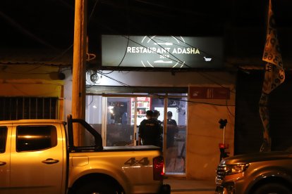 Los agentes de Criminalística recogieron las evidencias en la escena.