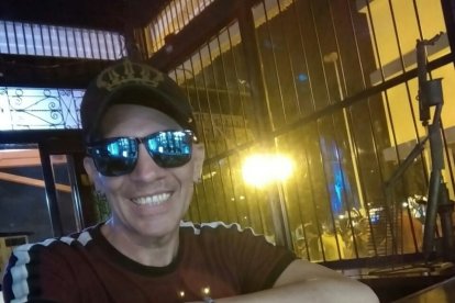 Las causas del deceso del cantante se desconocen.