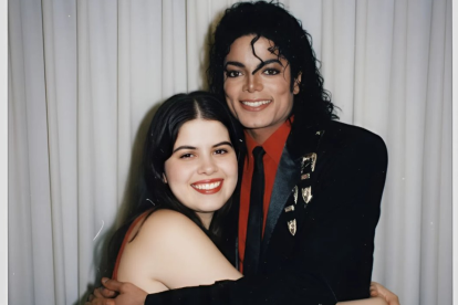 Foto estilo Polaroid generada con IA Gemini: apariencia retro y realismo sorprendente junto a tu celebridad favorita.