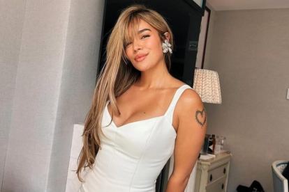 Karol G canta “Vivo por ella” junto a Andrea Bocelli en la Plaza de San Pedro, durante el concierto “Grace for the World”.