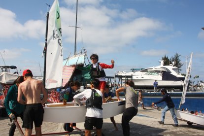 Emocionado el campeón brasileño Manuel Bragança fue levantado en hombros.