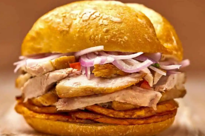 Pan con chicharrón y tamal peruano, el desayuno que conquistó el Mundial de Desayunos de Ibai Llanos.
