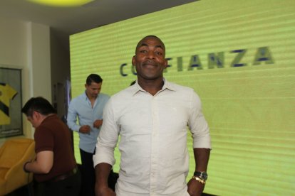 Neicer Reasco en una de sus últimas apariciones fue parte de la presentación del nuevo auspiciante de la Ecuatoriana de Fútbol