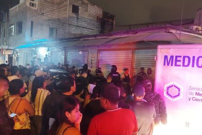 Los sicarios terminaron con la vida de dos hombres que se encontraban en dos locales de comidas en barrios del cantón La Libertad