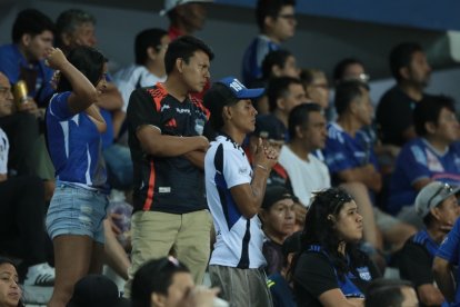 Hinchas de Emelec y el enojo tras perder con Barcelona en el Capwell.