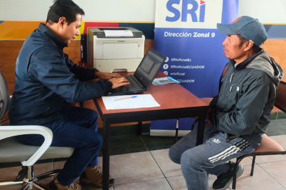 El SRI lleva brigadas a distintos puntos de Ecuador para atender personal y directamente a contribuyentes.