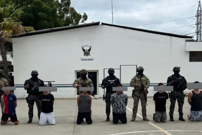 La Policía Nacional detuvo a seis integrantes del grupo Los Choneros vinculados a asesinatos recientes.