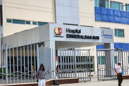 La madre y su pequeño hijo fueron trasladados al hospital Delfina Torres de Concha, en la ciudad de Esmeraldas.