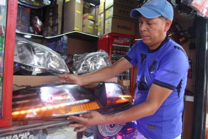 Los faros pueden ser modificados para usar otras luces, que no siempre son convenientes.