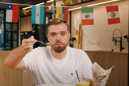 Ibai Llanos probó el encebollado de Ecuador, ¿le gustó?