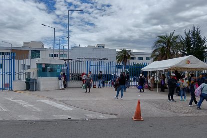 El paciente colapsó frente al hospital durante la protesta y fue ingresado a emergencias, donde falleció.