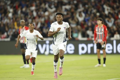 Michael Estrada y su festejo tras marcar el segundo gol de Liga de Quito.