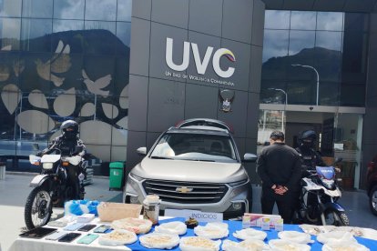 Uno de los tipos llevaba consigo hasta pesas para la droga, en el norte de Quito.