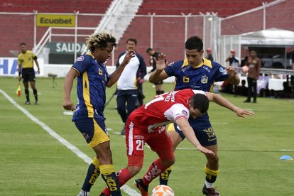 Delfín venció de visitante a Técnico Universitario en el primer duelo de LigaPro 2025.