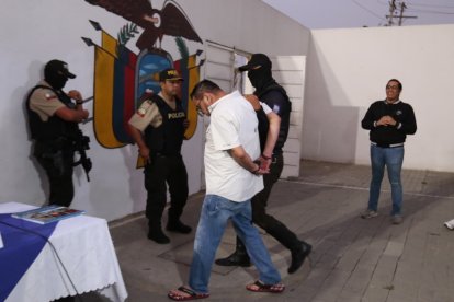 Un presunto sacapintas fue aprehendido tras robo a una mujere en Samborondón.