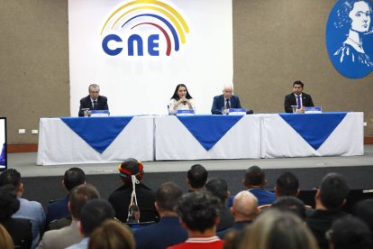 El CNE es presidido por Diana Atamaint.