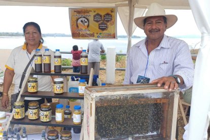 El emprendimiento del comunero Mateo Lima es Miel de Abeja del Valle Javita.