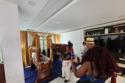 Amigos y familiares despiden a Jonathan González.