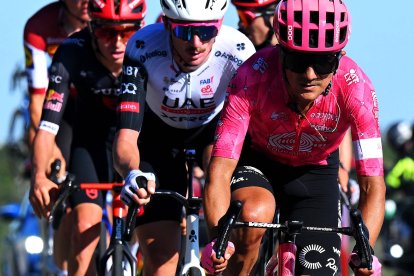 Richard Carapaz se ubica en el tercer lugar del Tour de Luxemburgo 2025.