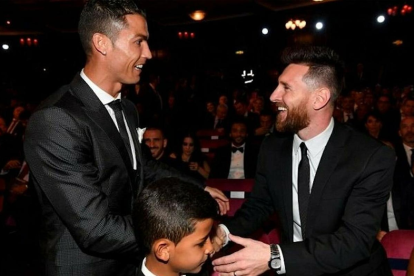 Lionel Messi y Cristiano Ronaldo coincidieron en una gala de premiación.