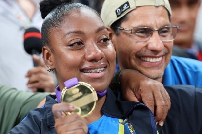 La foto: Juleisy Angulo campeona del Mundo de jabalina y Jefferson Pérez el primer medallista JJ.OO.